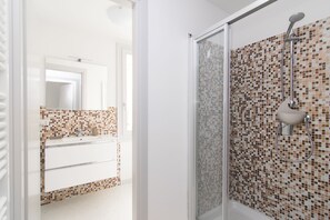 Apartment, 2 Bedrooms | Bathroom shower - San Marco Love Gentile (Venice)