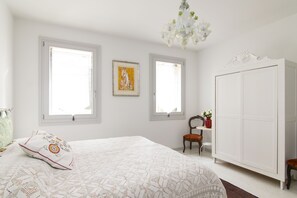 Apartemen, 2 kamar tidur | 1 kamar tidur, setrika/meja setrika, Wi-Fi gratis, dan seprai linen
