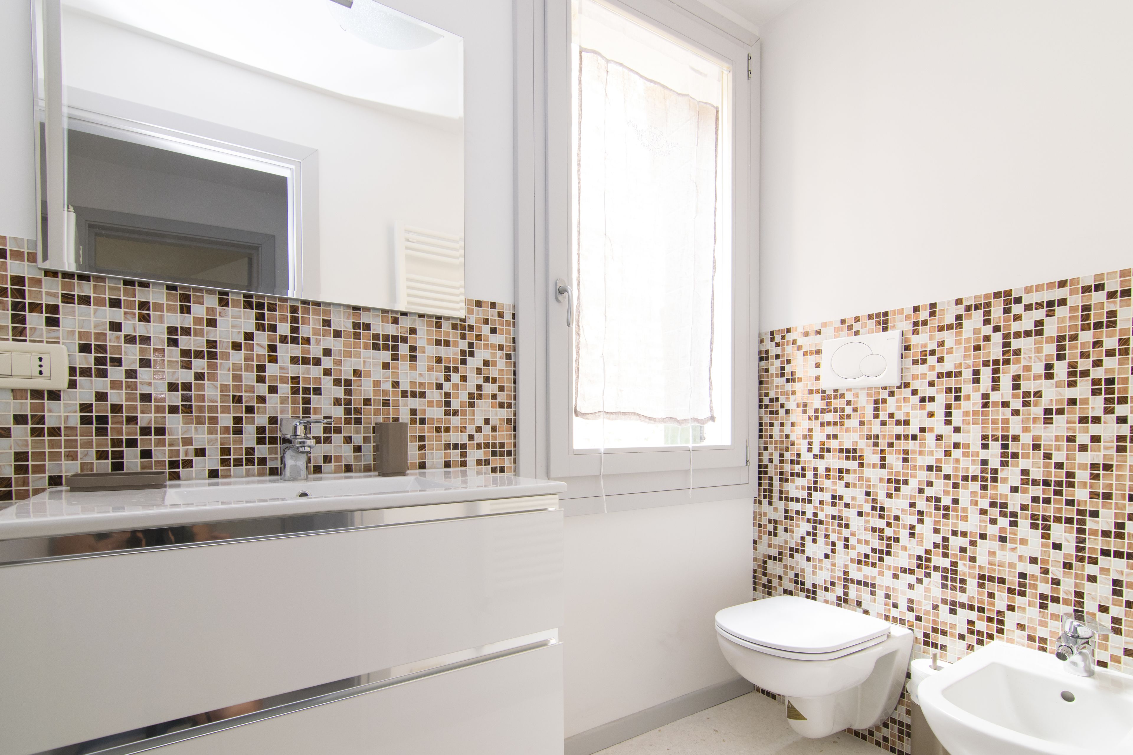 Apartment, 2 Bedrooms | Bathroom | Shower, hair dryer, bidet, towels