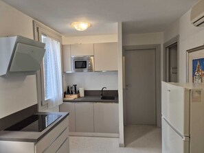 Appartamento, 2 camere da letto | Cucina privata | Frigorifero, microonde, piano cottura, macchina per tè/caffè