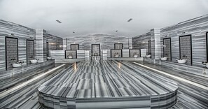 桑拿、湿蒸房、温泉/矿泉、土耳其浴、深层组织按摩、瑞典式按摩