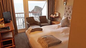 Kamar Double Standar, 1 Tempat Tidur Double, balkon, pemandangan laut | Brankas, meja kerja, setrika/meja setrika, dan Wi-Fi gratis