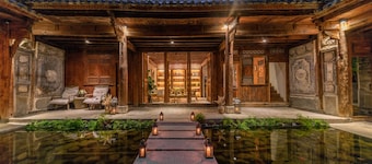 Dali Old Courtyard Boutique Inn