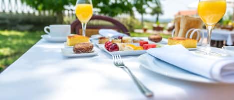 Desayuno bufé gratuito y diario