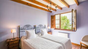 Habitación con 1 cama doble o 2 individuales | Cunas (de pago), wifi gratis, ropa de cama