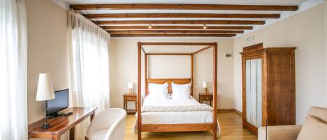 Cots/infant beds, free WiFi, bed sheets