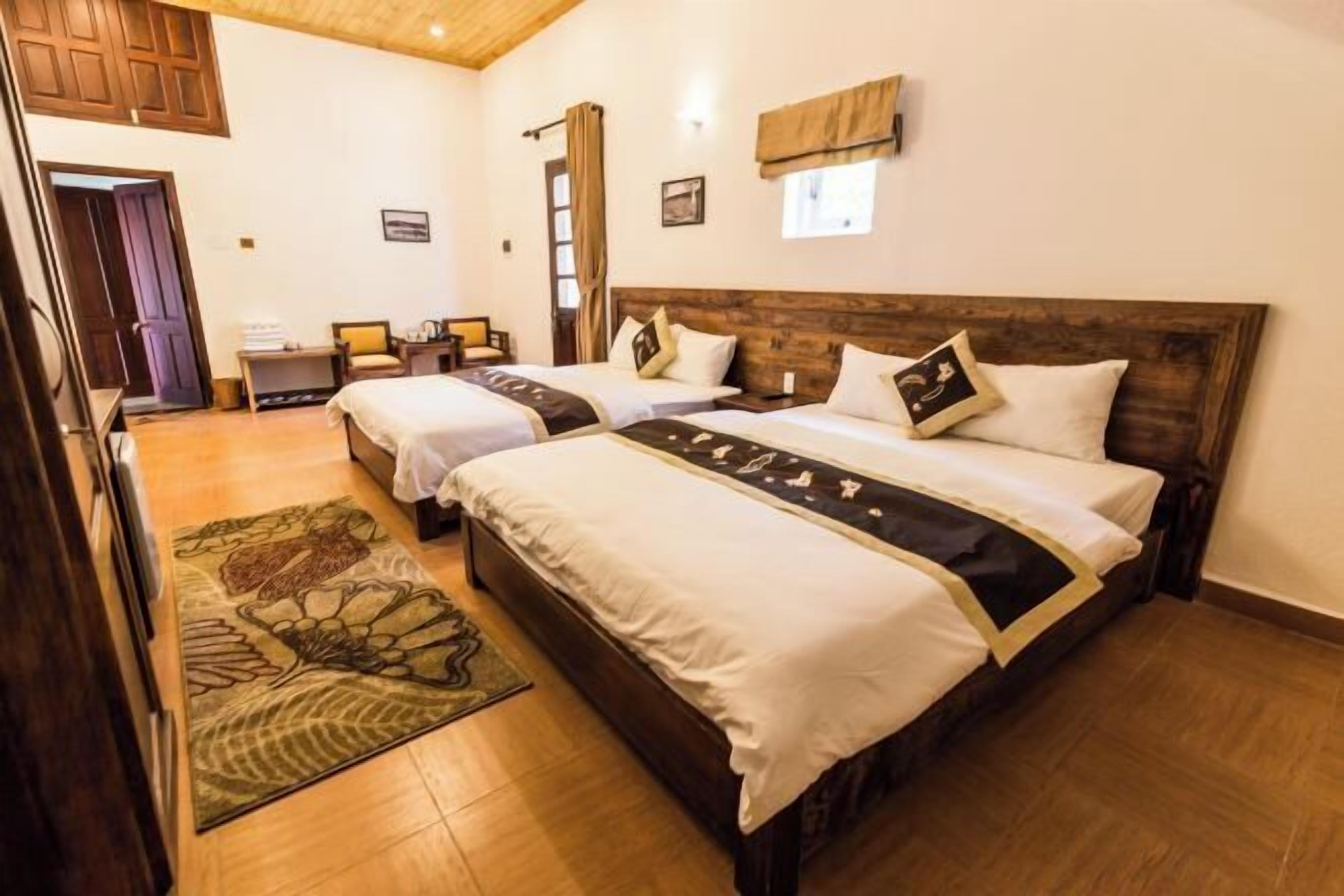 미니바, 책상, 암막 커튼, 방음 설비