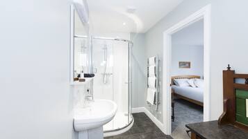 Standard Double Room | Bathroom | Shower, free toiletries, hair dryer, towels