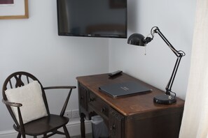 Standard Double Room | Individually decorated, individually furnished, desk, iron/ironing board - Holbein House B&B (Penzance)