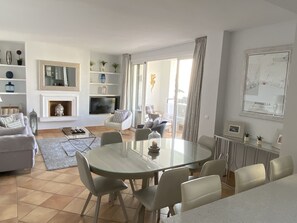 Apartment, 3 Bedrooms | Living room - Jardines Las Golondrinas Elviria (Marbella)