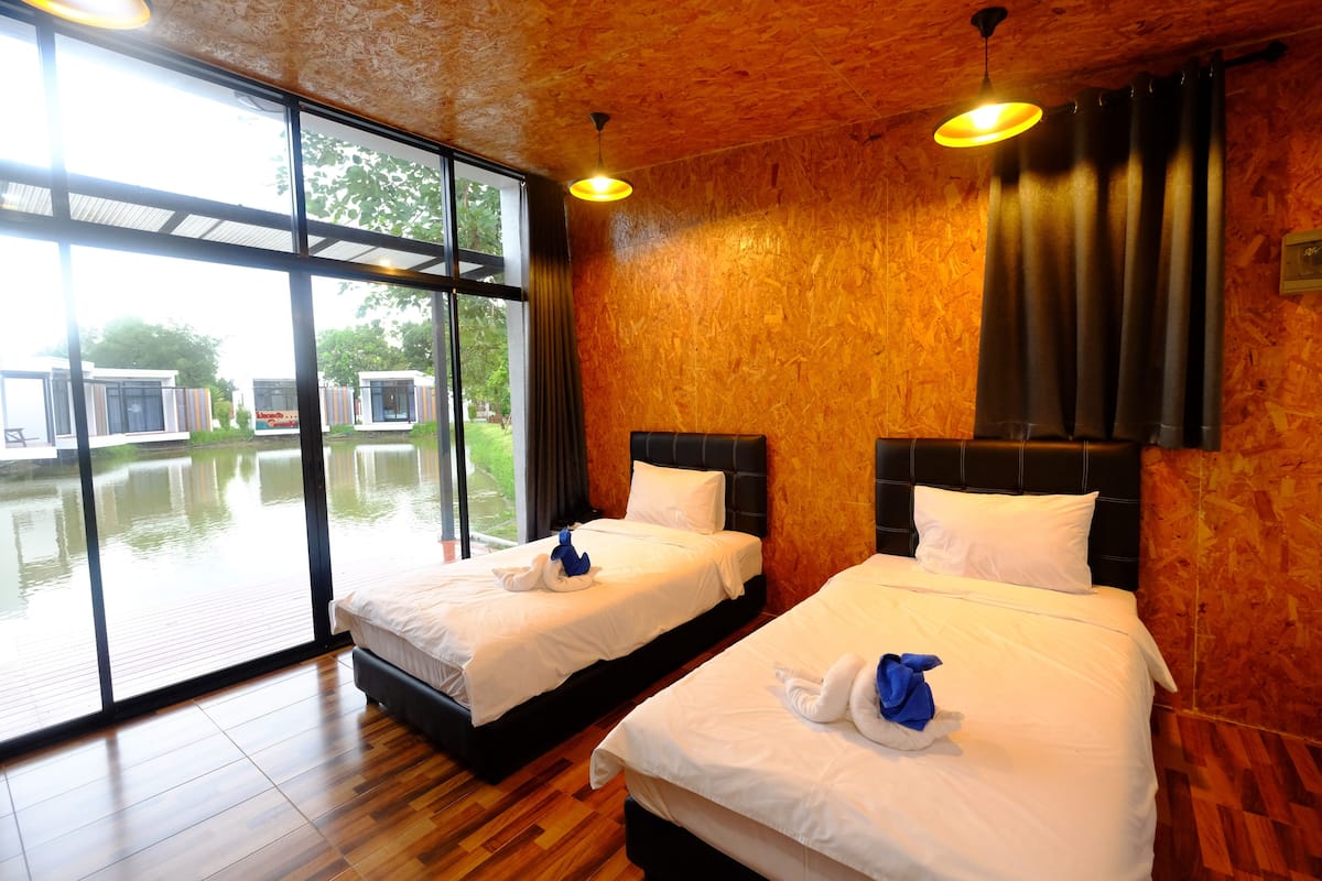 Habitación superior con 2 camas individuales | Wifi gratis