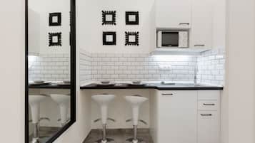 Superior-huoneisto | Yksityinen keittonurkkaus | Jääkaappi, mikroaaltouuni, liesi, vedenkeitin