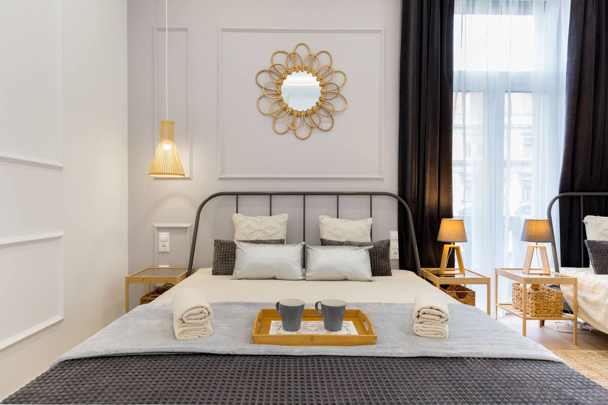 Deluxe Apartment | Desk, soundproofing, iron/ironing board (on request), WiFi (free)