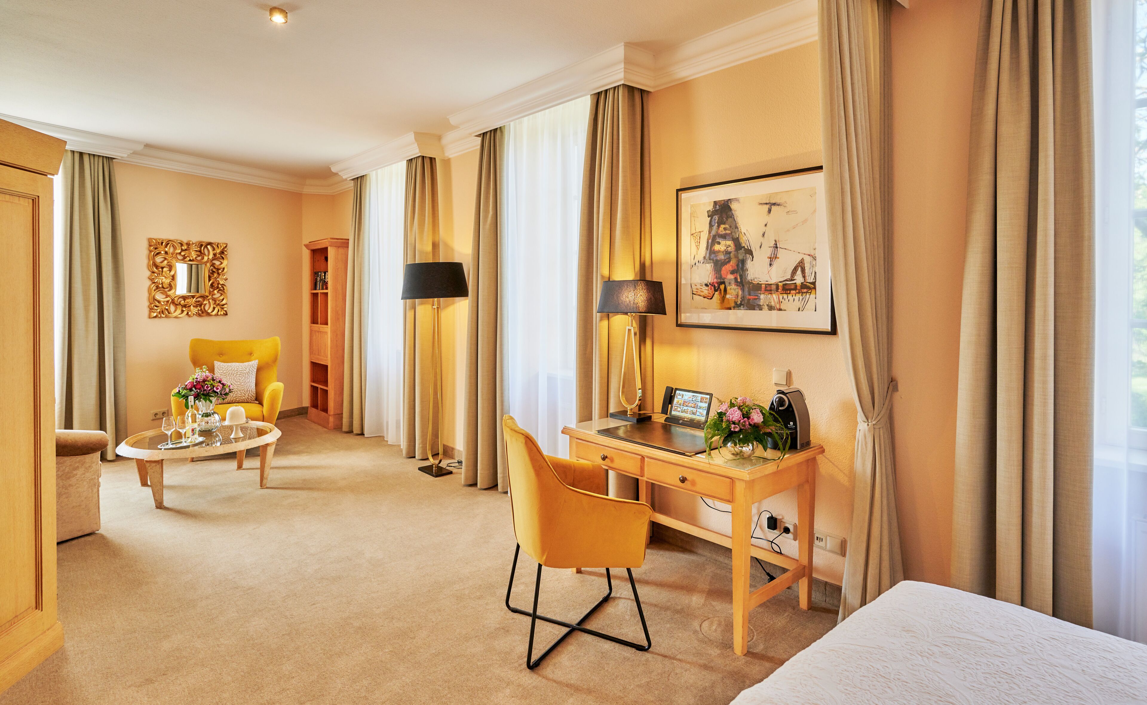 junior suite | living area | flat-screen tv