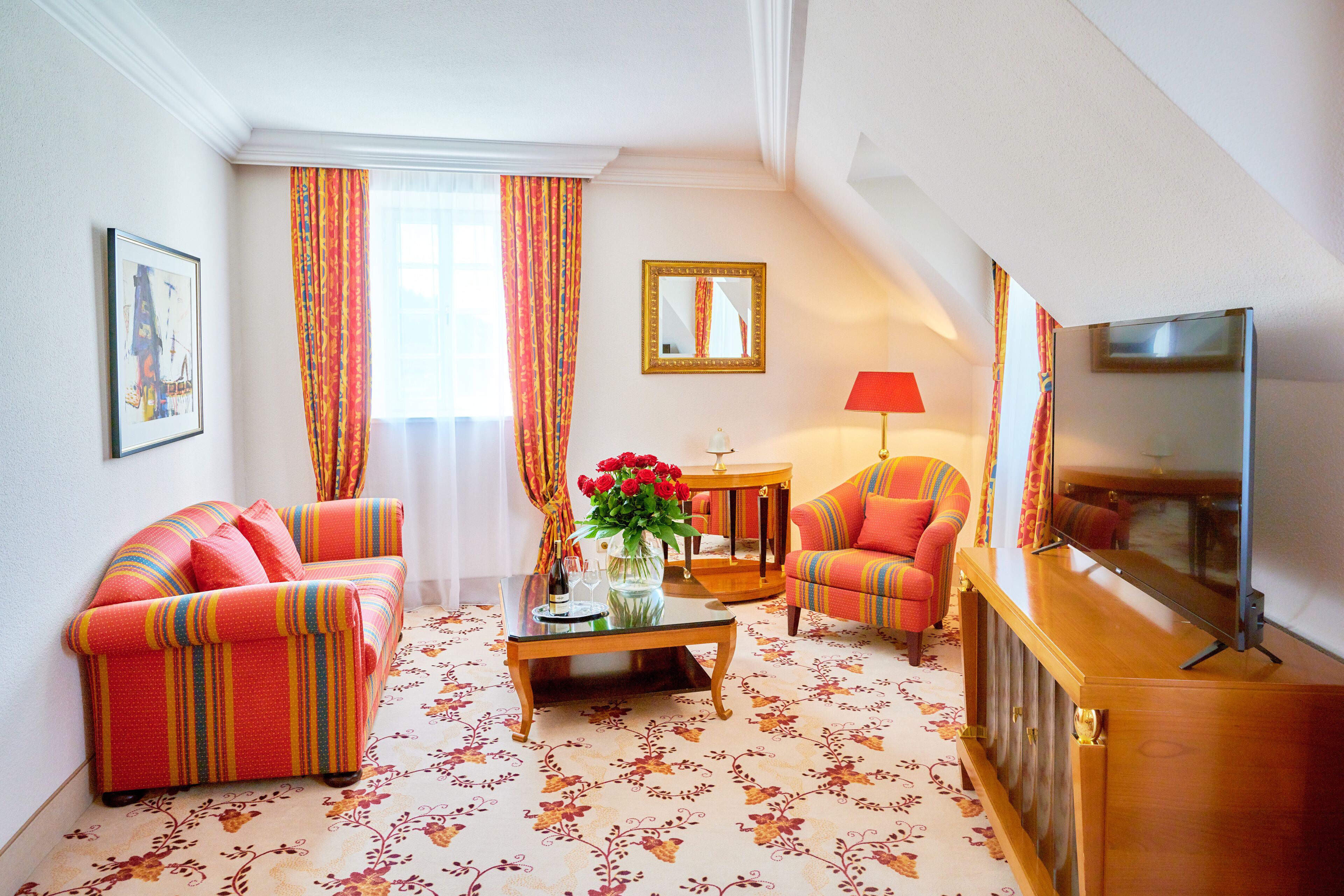 junior suite | living area | flat-screen tv