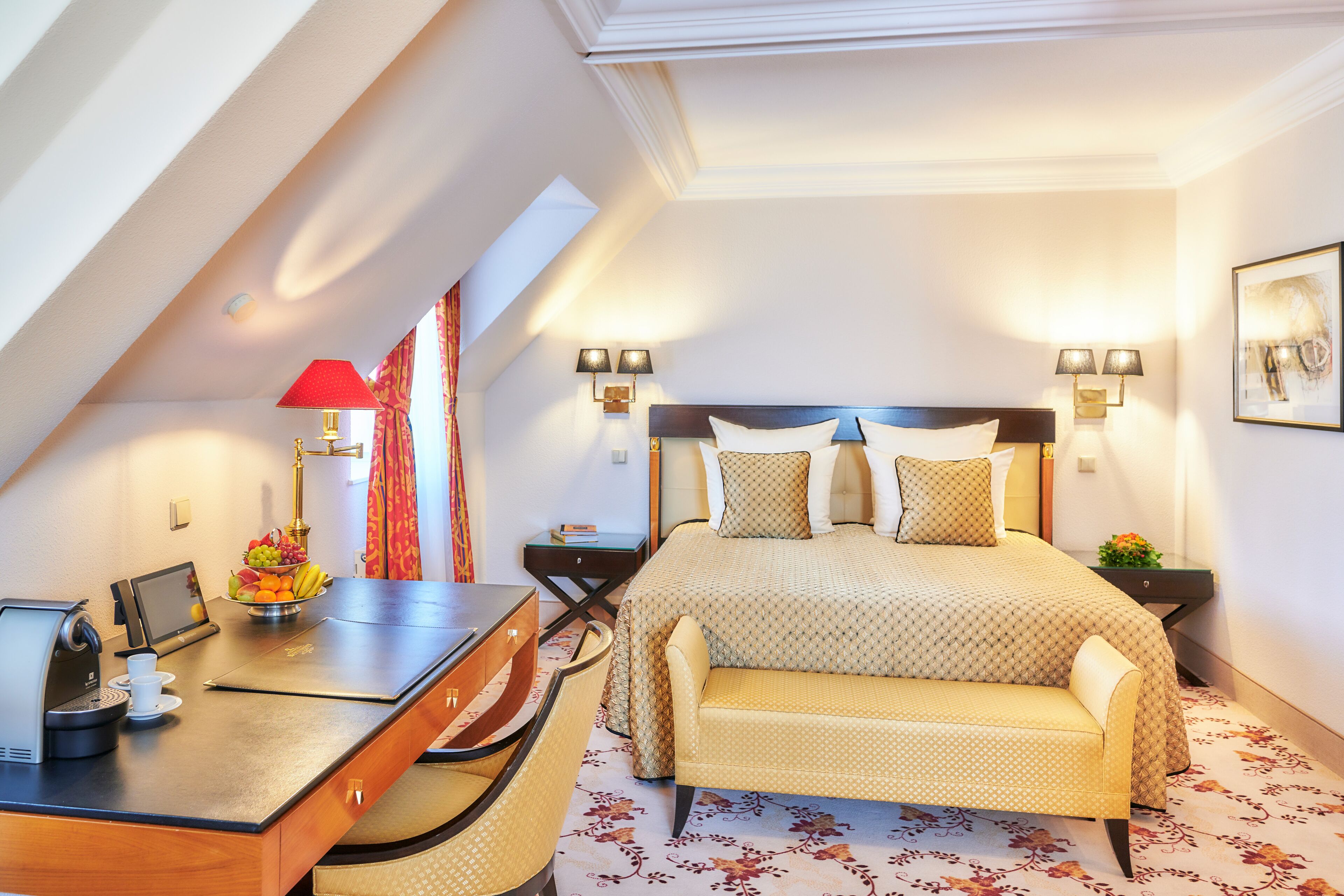 junior suite | hypo-allergenic bedding, in-room safe, desk, soundproofing