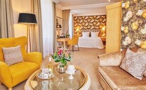 Junior Suite | Living area | Flat-screen TV