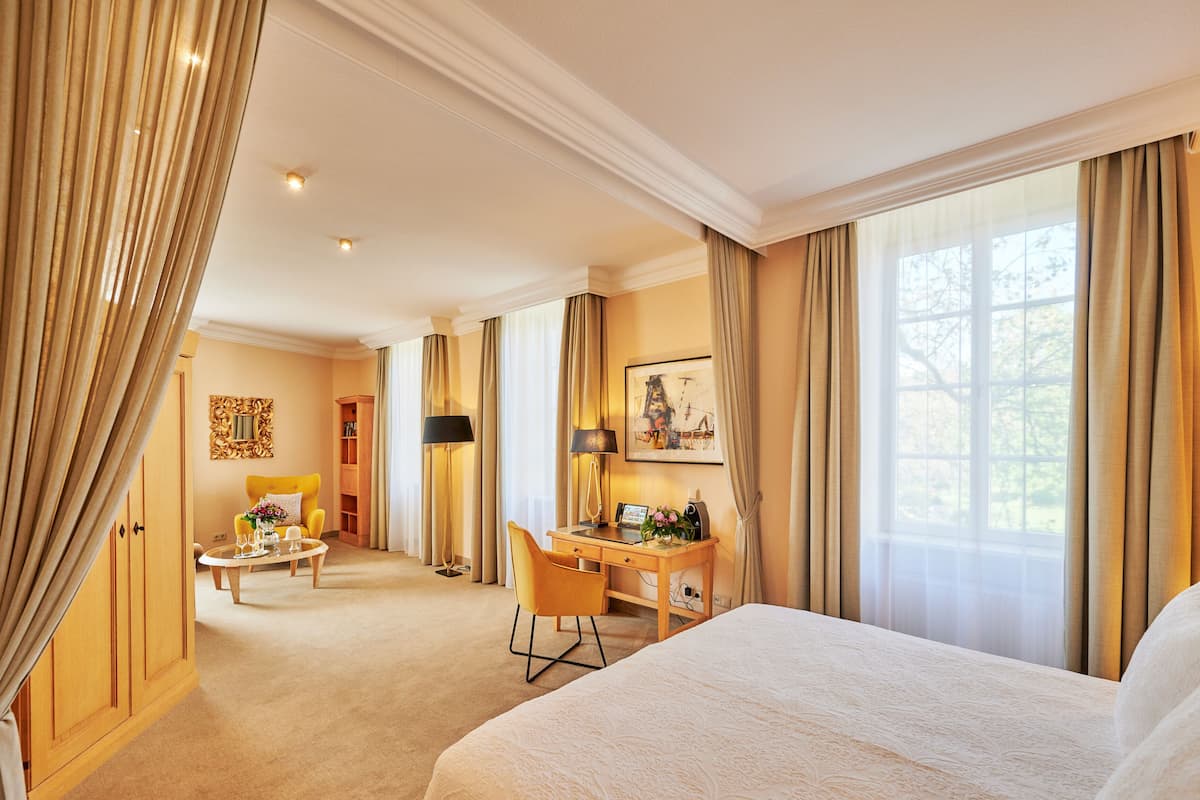 junior suite | hypo-allergenic bedding, in-room safe, desk, soundproofing