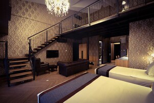 Classic Duplex | In-room safe, blackout drapes, iron/ironing board, free WiFi