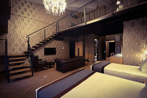 1969 Business Suites