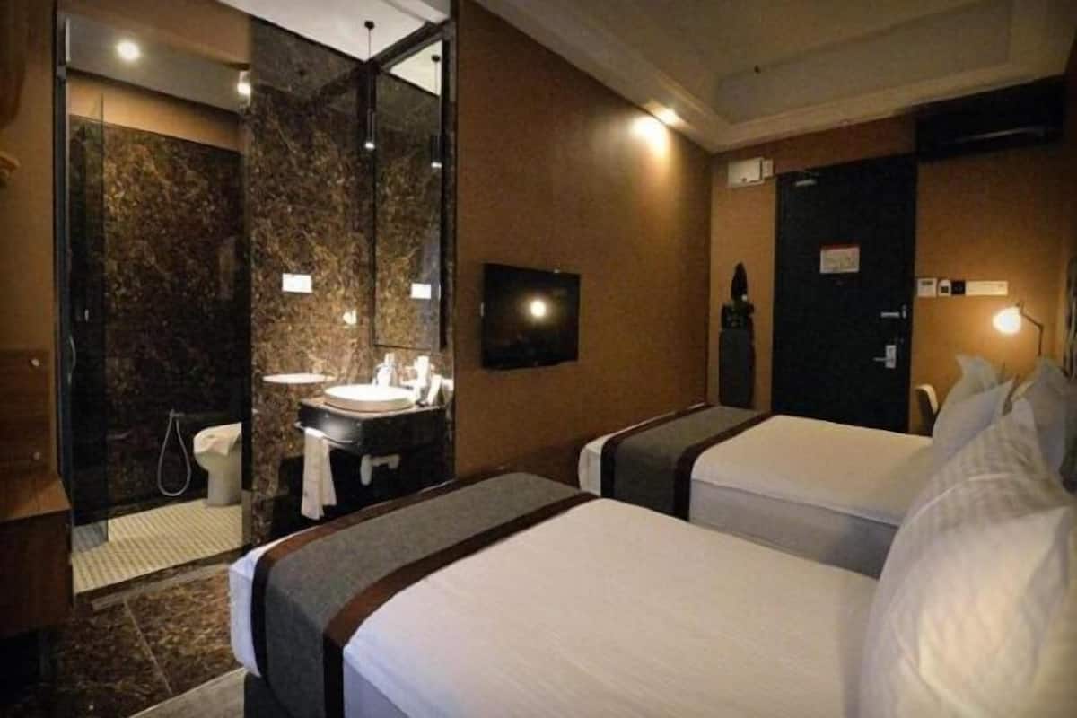 Két bảo mật tại phòng, bàn ủi/dụng cụ ủi quần áo