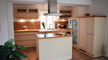 Apartamento (Fe 1 Redlefswarft) | Cozinha privada | Geladeira, micro-ondas, cooktop, cafeteira/chaleira