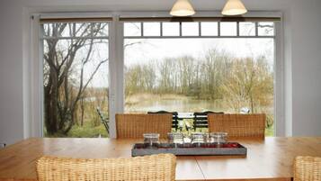 Apartamento (Fe 1 Redlefswarft) | Opções para refeição no quarto