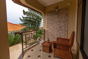 1 bedroom, Frette Italian sheets, premium bedding, pillowtop beds