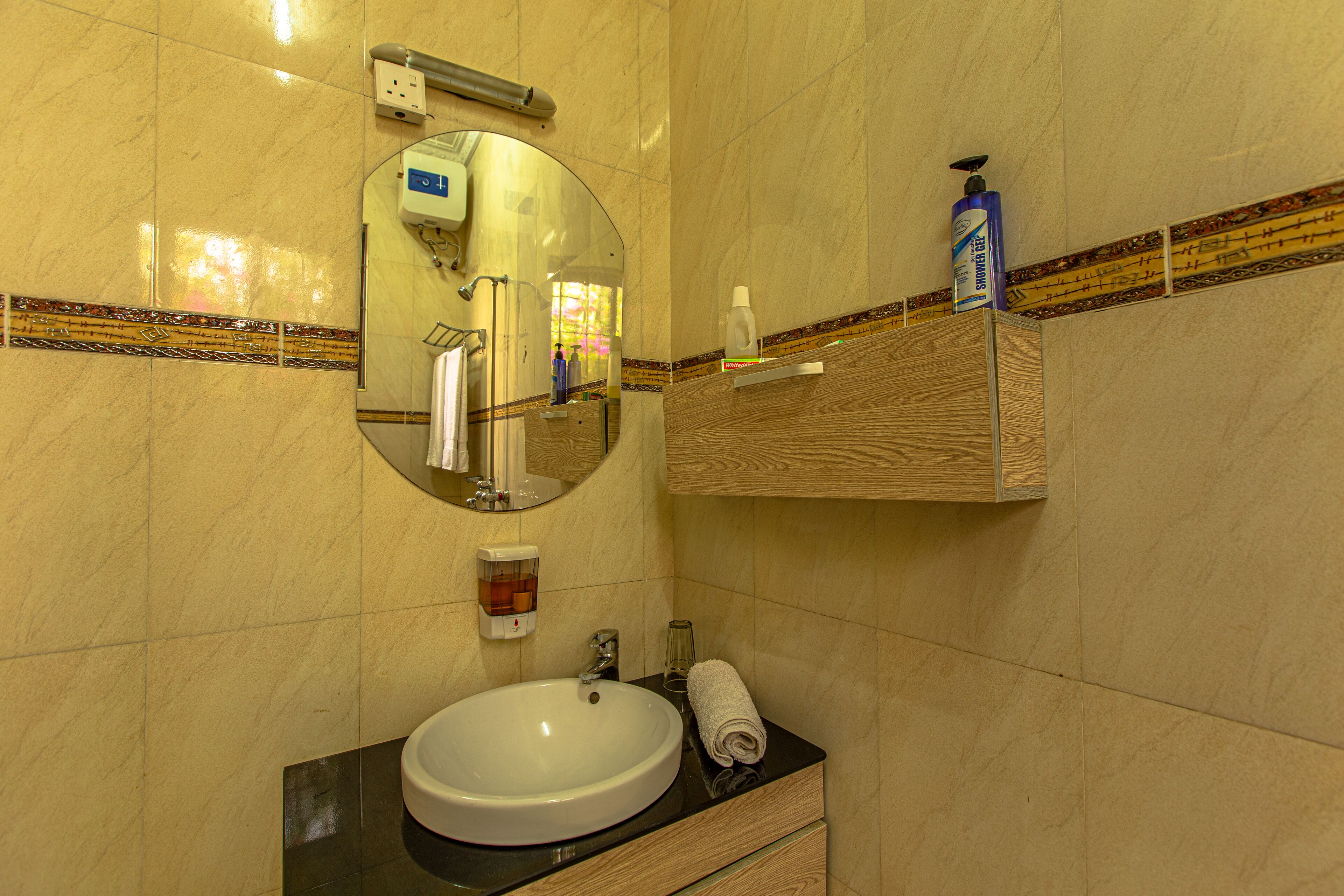 combined shower/bathtub, free toiletries, slippers, soap