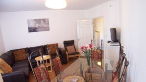Appartement, 2 slaapkamers | Dineren op de kamer