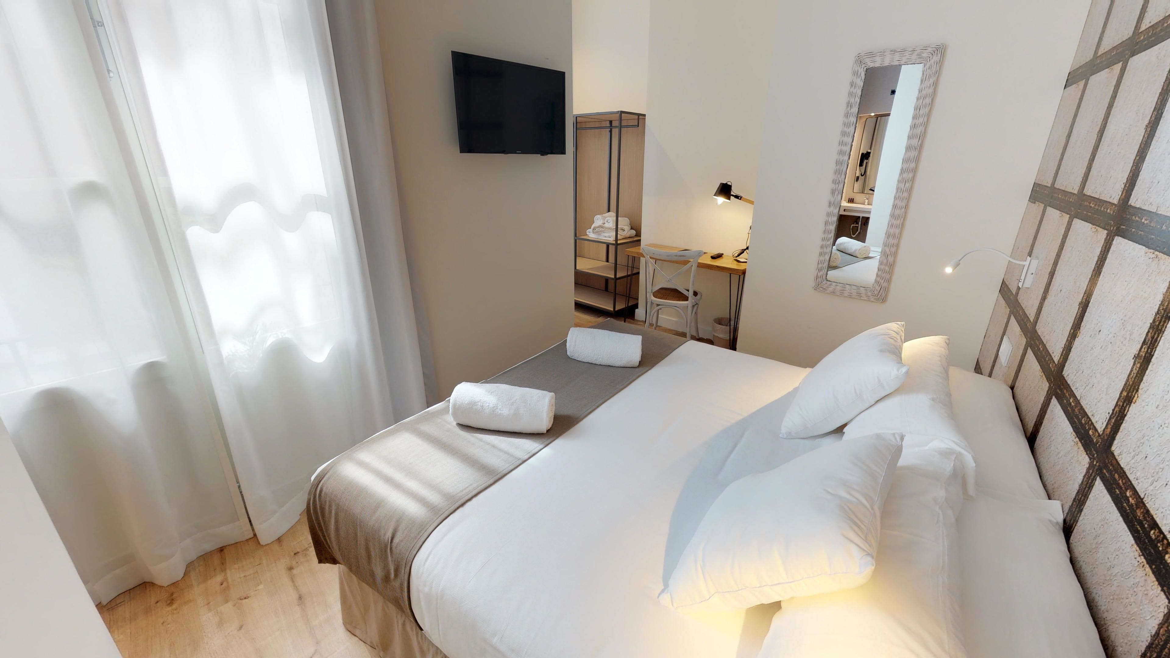 superior double room | living area | flat-screen tv