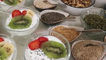 Se ofrece un desayuno a la carta todos los días (por un coste adicional)