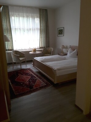 Double Room | Desk, free WiFi