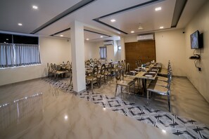 Tägliches Frühstücksbuffet gegen Gebühr