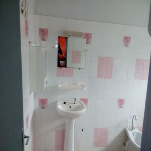 Bathroom - Auberge Du Municipal (Bouake)