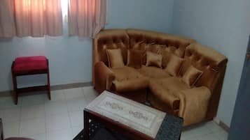Grand Double Room | Living area | 24-inch flat-screen TV with cable channels, TV