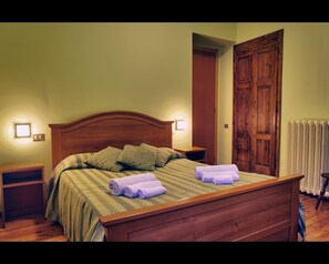 Habitación doble | Escritorio, sistema de insonorización, tabla de planchar con plancha