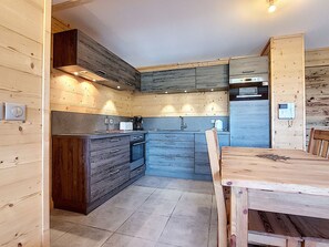 Kühlschrank, Ofen, Herdplatte, Geschirrspüler