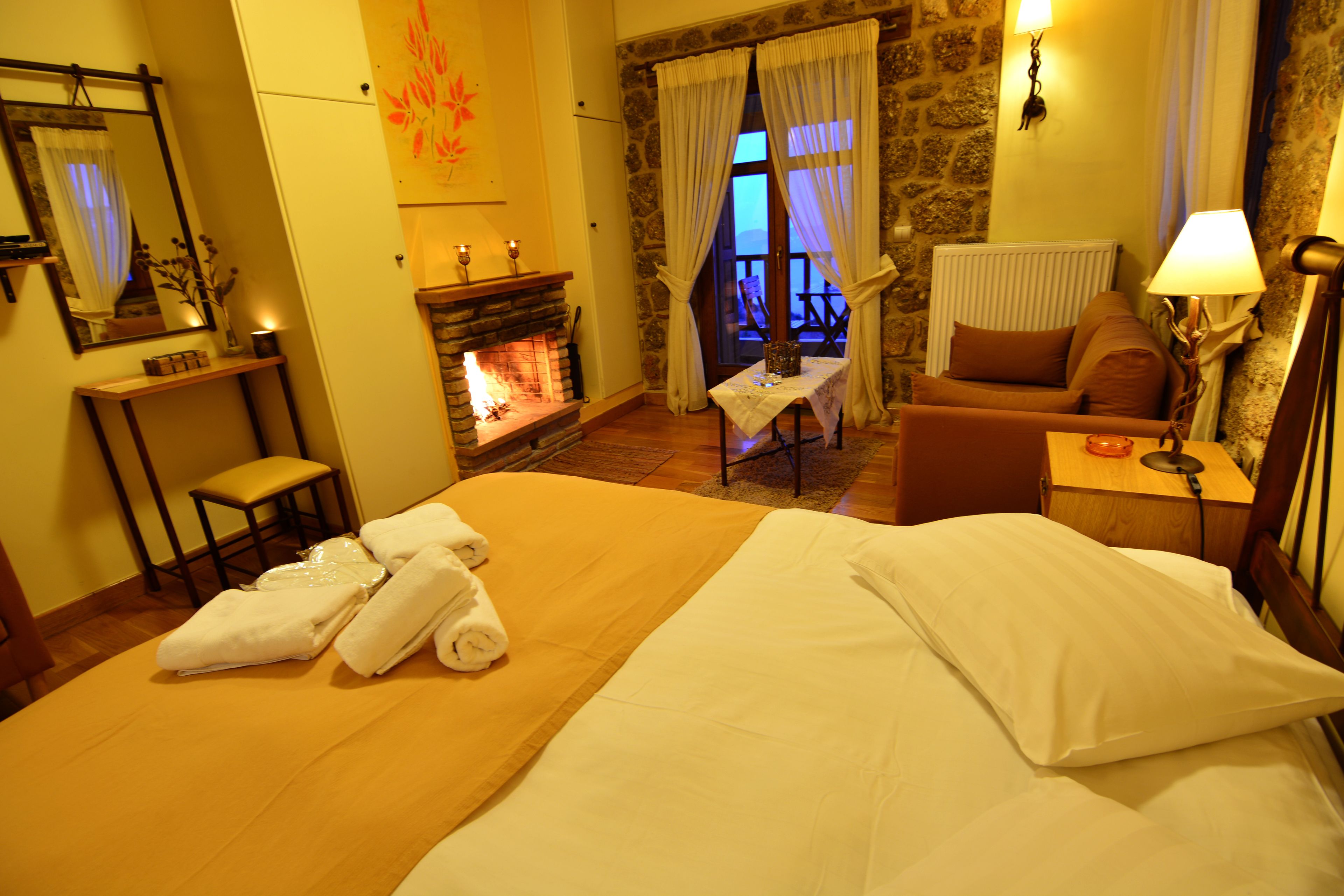 スーペリア ダブルルーム 暖炉 | セーフティボックス (室内)、ベビーベッド (無料)、WiFi (無料)、ベッドシーツ