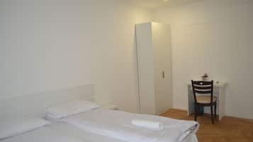 Basic-Doppel- oder -Zweibettzimmer | 1 Schlafzimmer, hochwertige Bettwaren, Minibar, Zimmersafe
