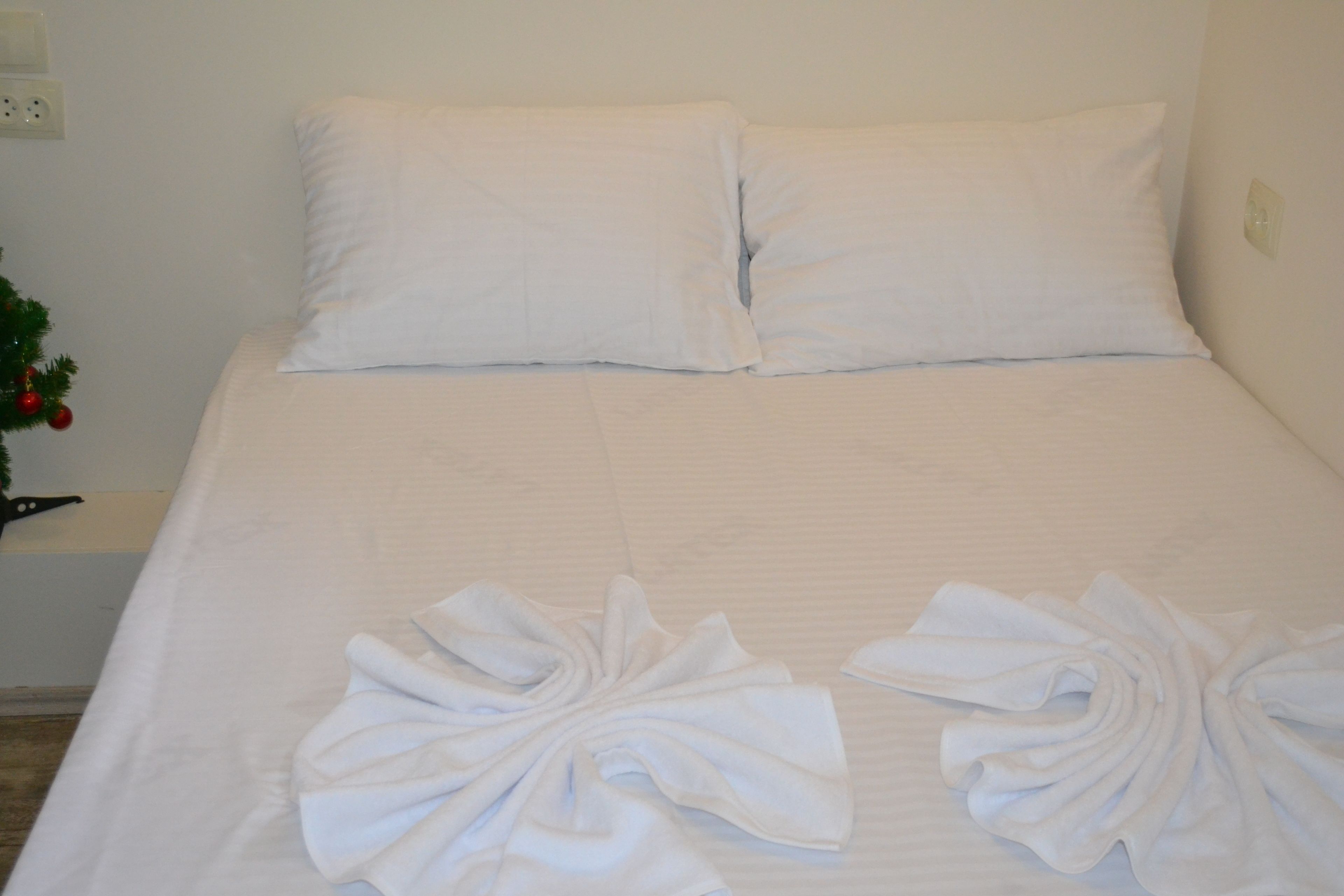 1 多间卧室、高档床上用品、迷你吧、客房内保险箱