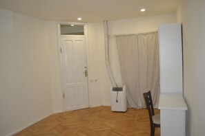 Basic-Doppel- oder -Zweibettzimmer