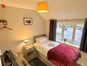 Standard Single Room, Shared Bathroom - The Horse & Jockey (Gainsborough)