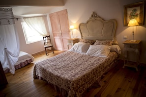 1 bedroom, individually decorated, individually furnished, free WiFi