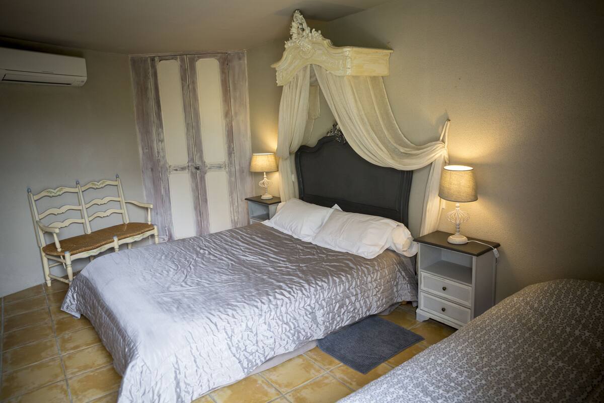1 bedroom, individually decorated, individually furnished, free WiFi