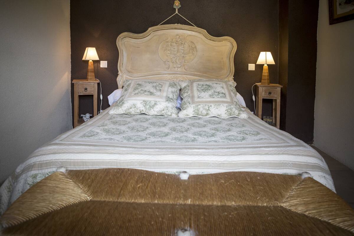 1 bedroom, individually decorated, individually furnished, free WiFi