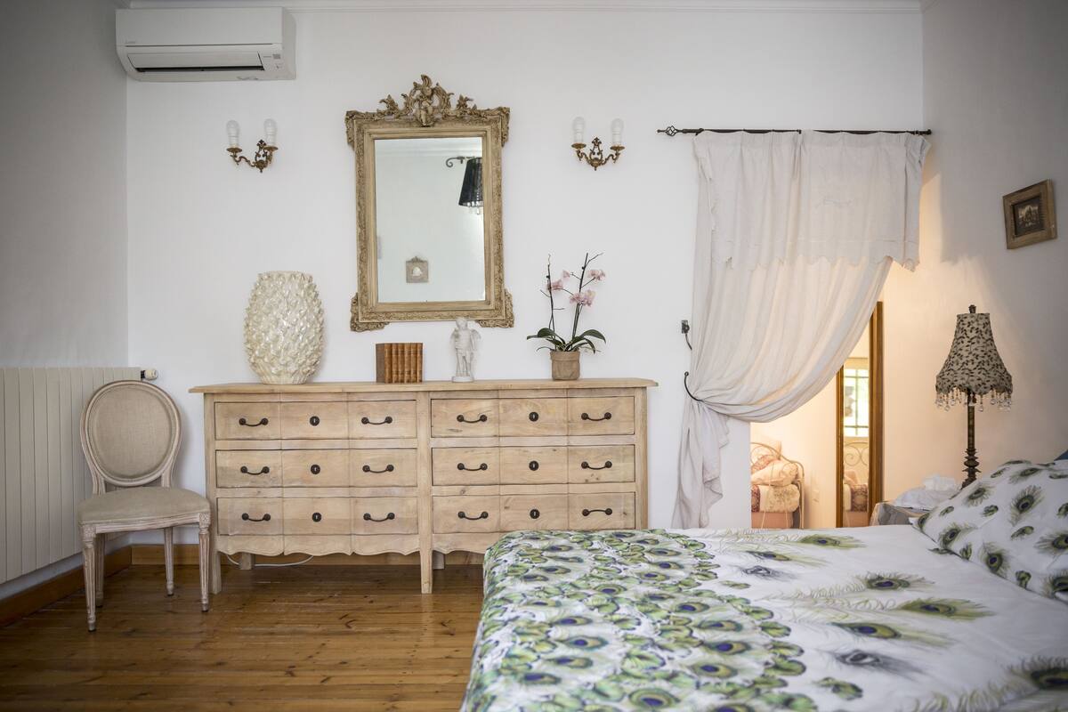 1 bedroom, individually decorated, individually furnished, free WiFi