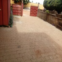 Entrada al alojamiento