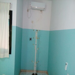 Comfort Double Room | Room amenity - Hôtel Le Bahut (Bouake)