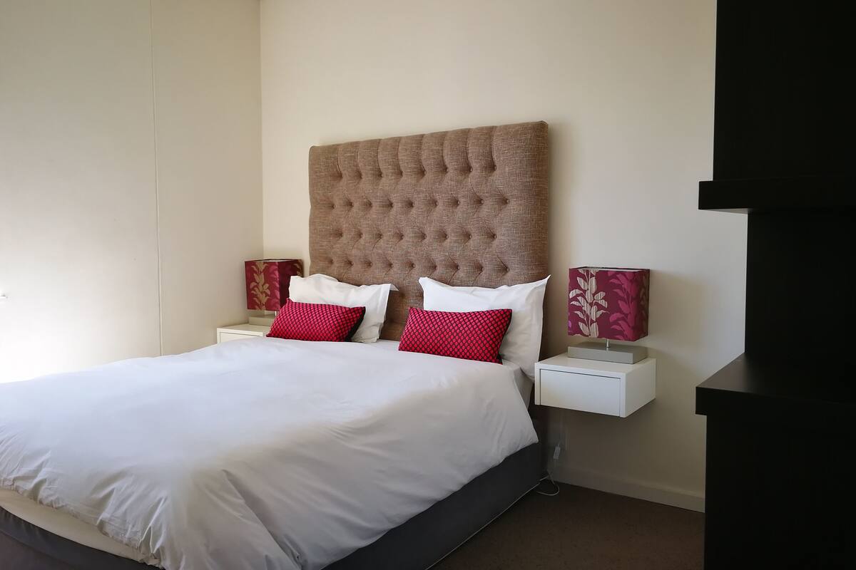 Appartement luxueux | Literie de qualité, coffre-fort, bureau